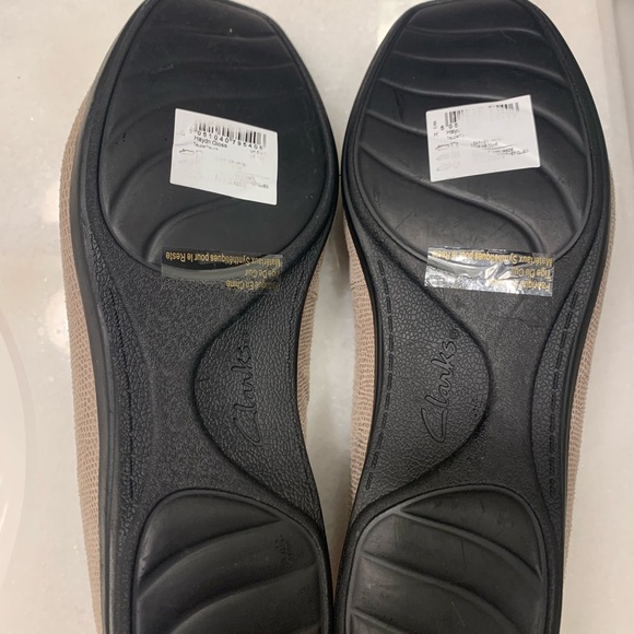 Clark’s Loafers - Leather | Size 8 Women | Color :Beige - Picture 3 of 8